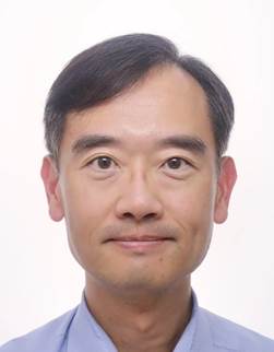 穿着衬衫的男人在微笑
描述已自动生成